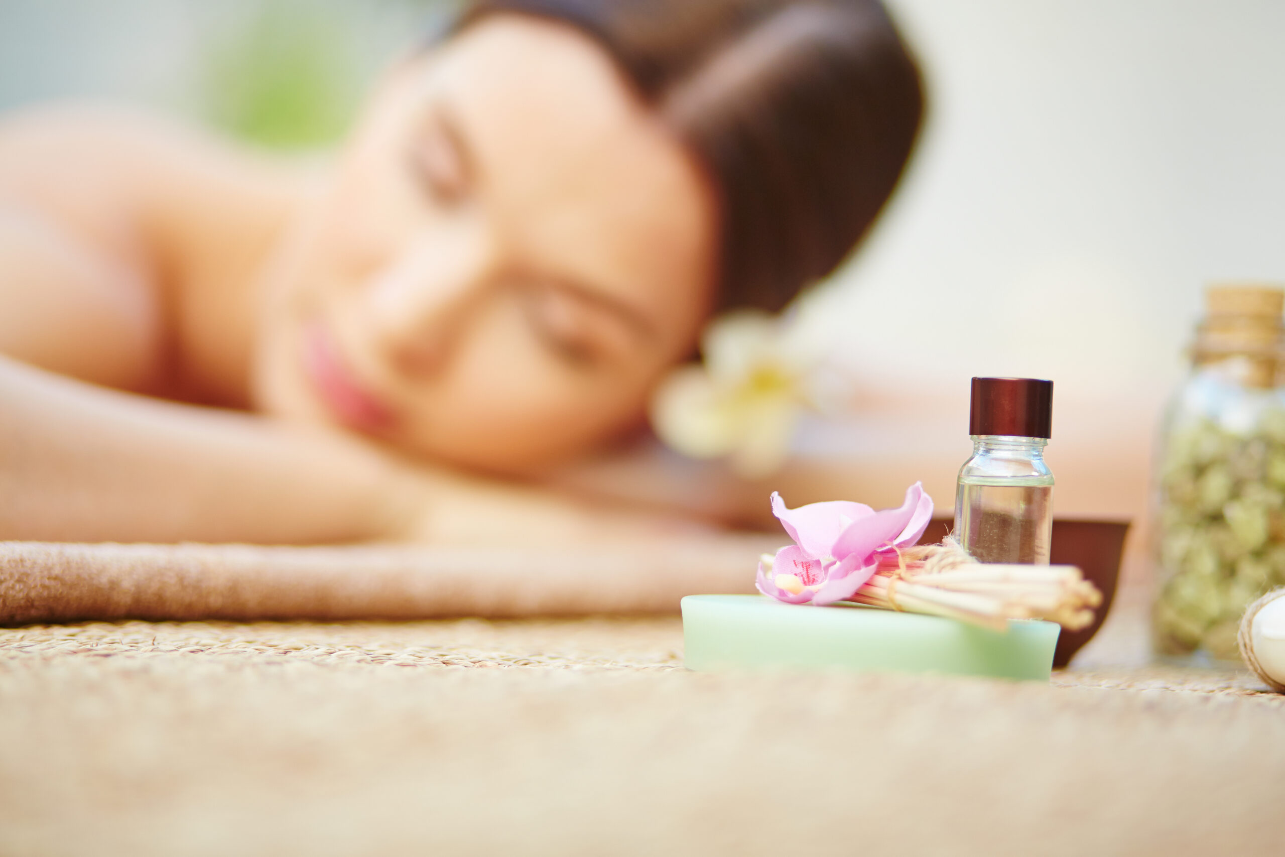 La relajación profunda comienza con la incorporación de la aromaterapia en tu hogar.